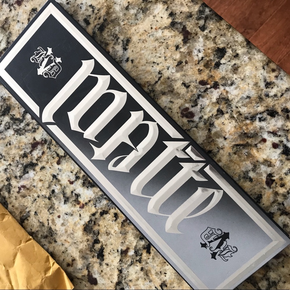 KVD Kat von d metal matte eyeshadow palette